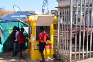 01_mobile_money_kiosk1-300x200 "إيرتيل موني" تدرس خفض الطرح العام الأولي المحتمل إلى 800 مليون دولار