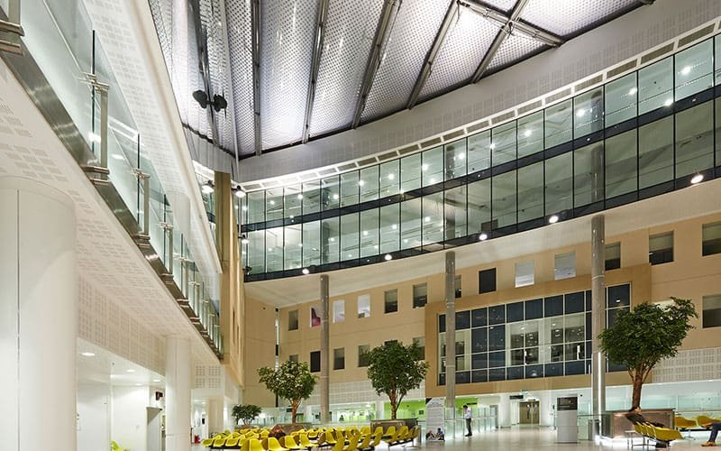 interior-atrium مستشفى بريطاني موّلته تبرعات من تجارة الرقيق يثير النقاش